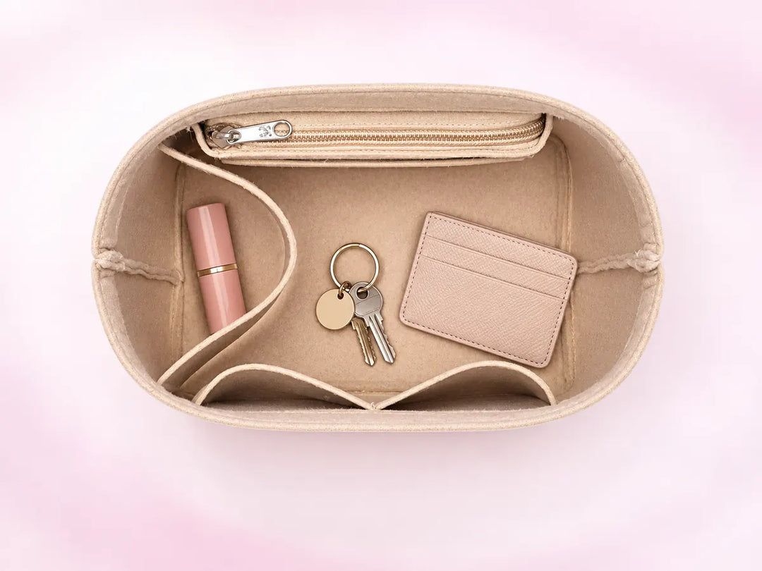 Everyday essentials arranged inside the Mirieth organiser